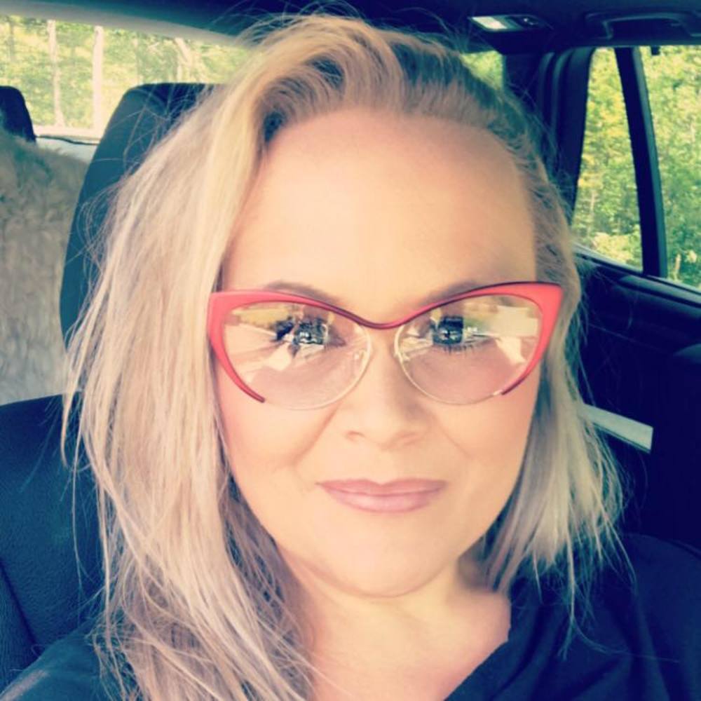 Meet your Posher, Cassandra